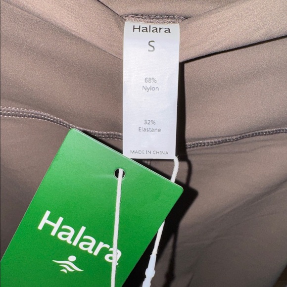 Halara Workout Biking Shorts Pockets - Picture 3 of 3